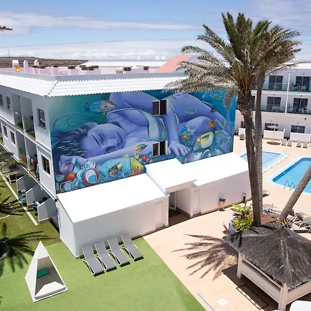 Surfing Colors Hotel&apartments * קורלחו